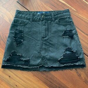 Hollister High Rise Skirt. Size 00R. W23. Black Denim.